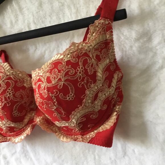 Wacoal Elegant Red and Gold Lace Bra - Picture 6 of 15